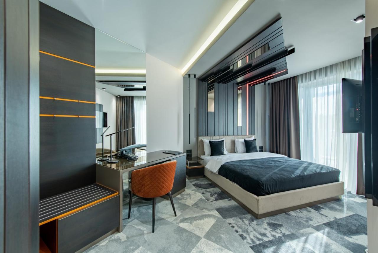 Hotel Zeneva Lux Крагуєваць Екстер'єр фото