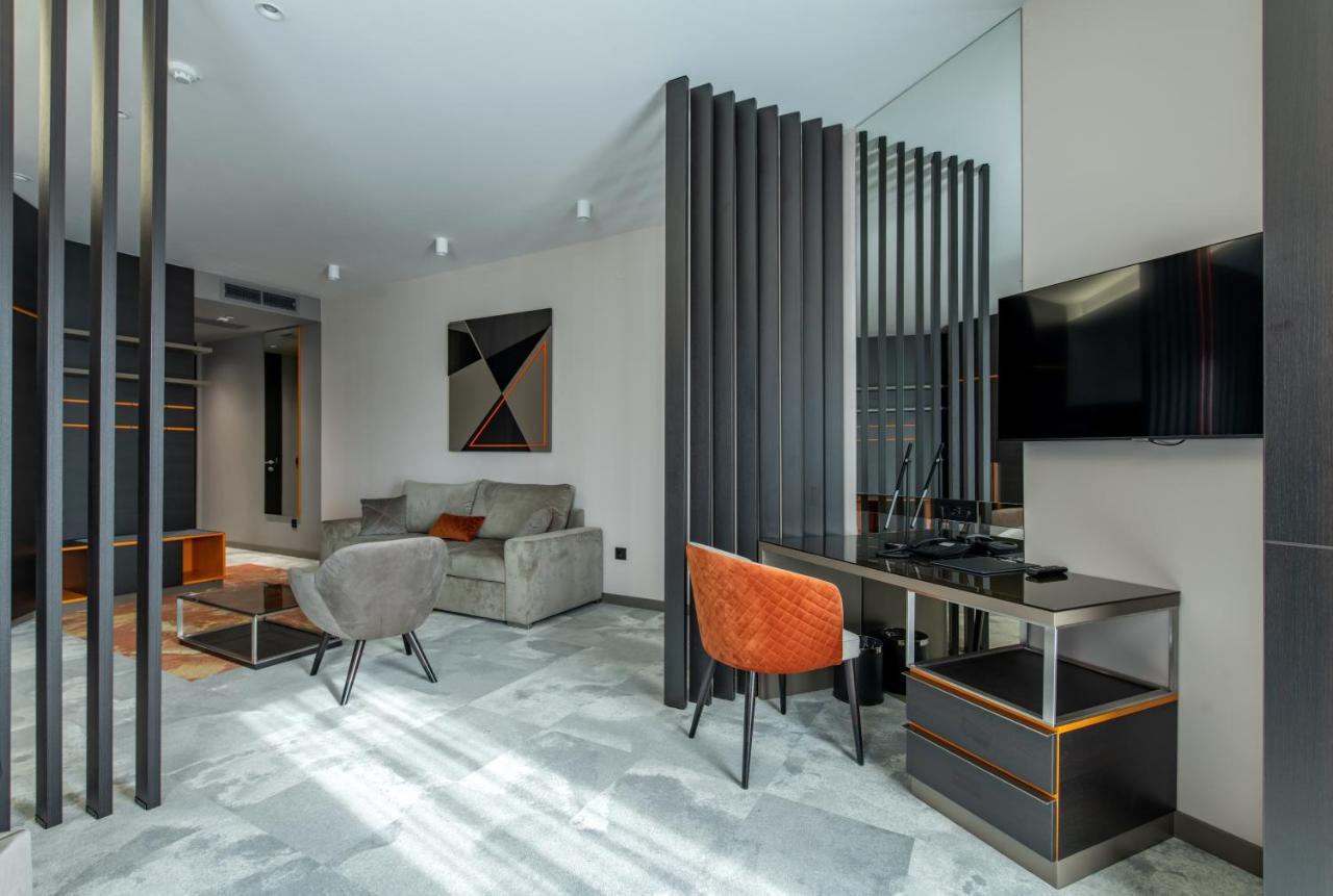 Hotel Zeneva Lux Крагуєваць Екстер'єр фото