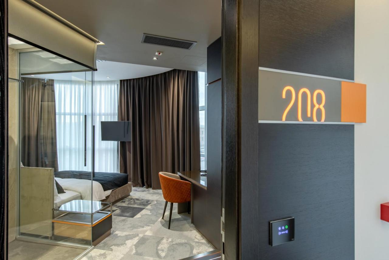 Hotel Zeneva Lux Крагуєваць Екстер'єр фото