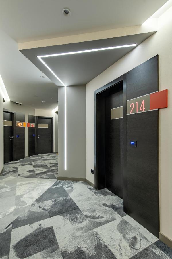 Hotel Zeneva Lux Крагуєваць Екстер'єр фото