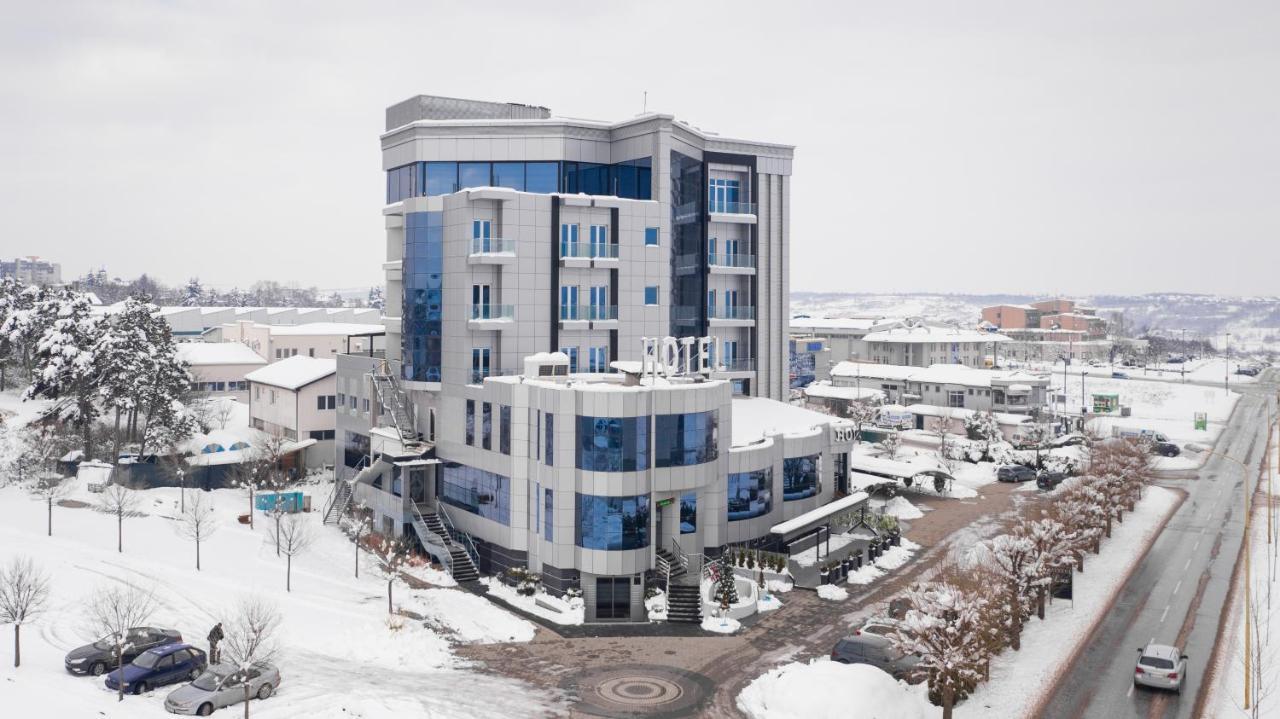 Hotel Zeneva Lux Крагуєваць Екстер'єр фото