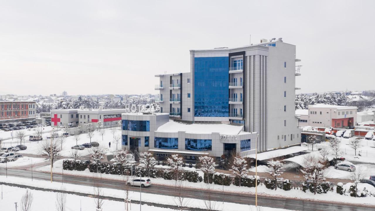 Hotel Zeneva Lux Крагуєваць Екстер'єр фото