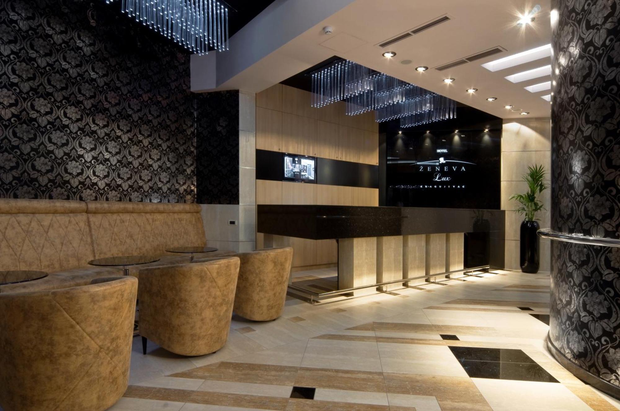 Hotel Zeneva Lux Крагуєваць Екстер'єр фото