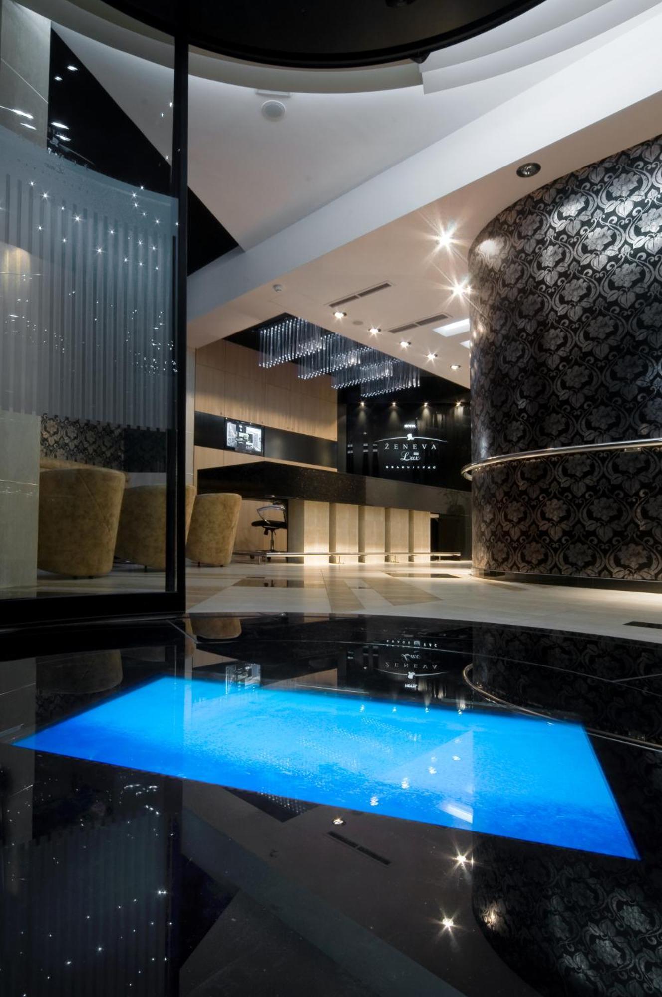 Hotel Zeneva Lux Крагуєваць Екстер'єр фото