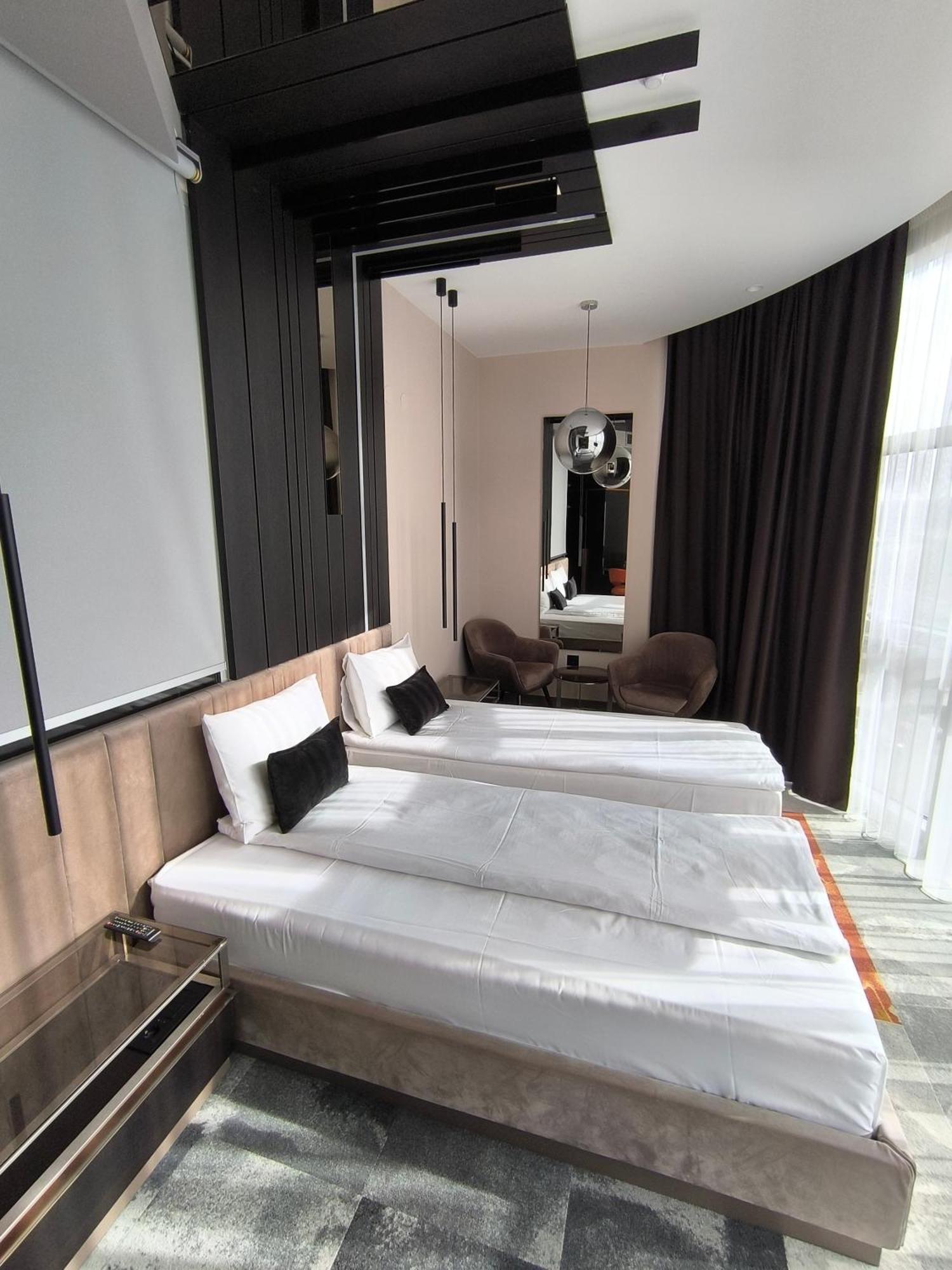 Hotel Zeneva Lux Крагуєваць Екстер'єр фото
